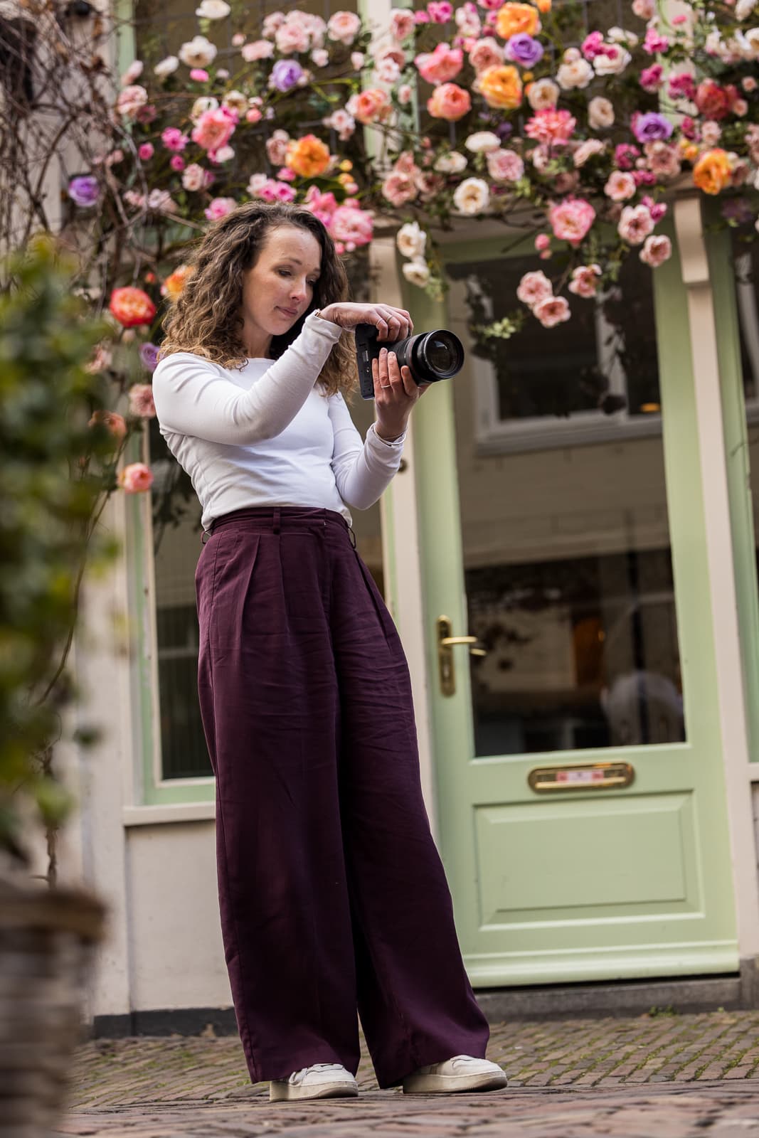 Renske Kleverwal fotografeert een ondernemer tijdens een branding shoot in Deventer